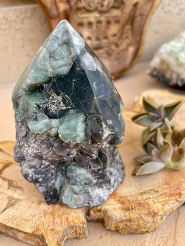 Emerald in Matrix Raw Point - Good Luck + Prosperity