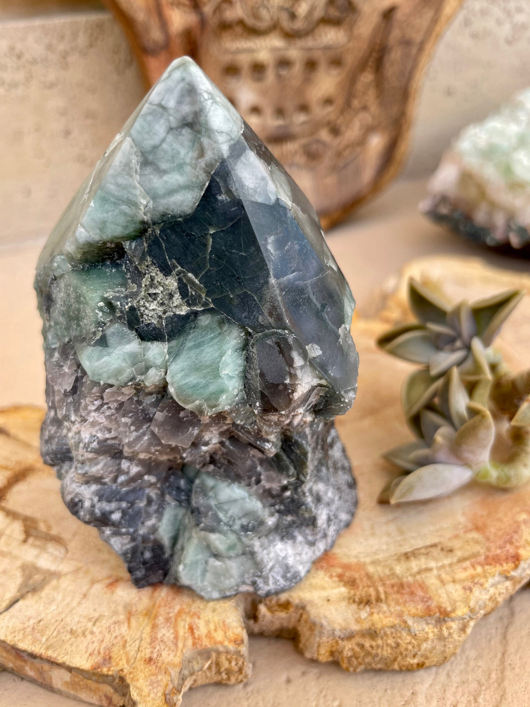 Emerald in Matrix Raw Point - Good Luck + Prosperity